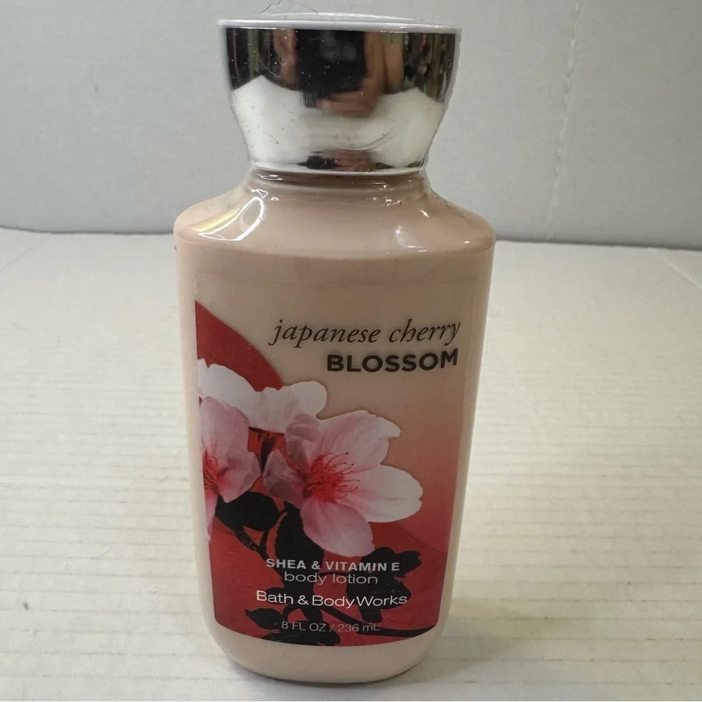 Bath & Body Works Japanese Cherry Blossom Body Lotion 8 oz Full Size New